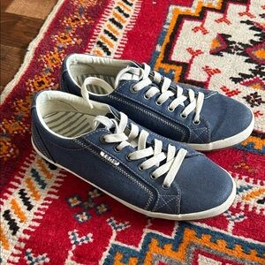 Taos Lace-Up Sneakers
